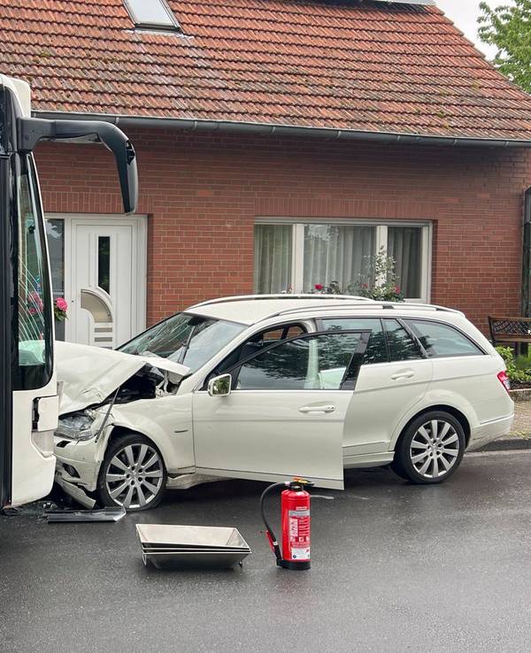 Schulbus-Unfall in Wettringen – 15 Verletzte gemeldet