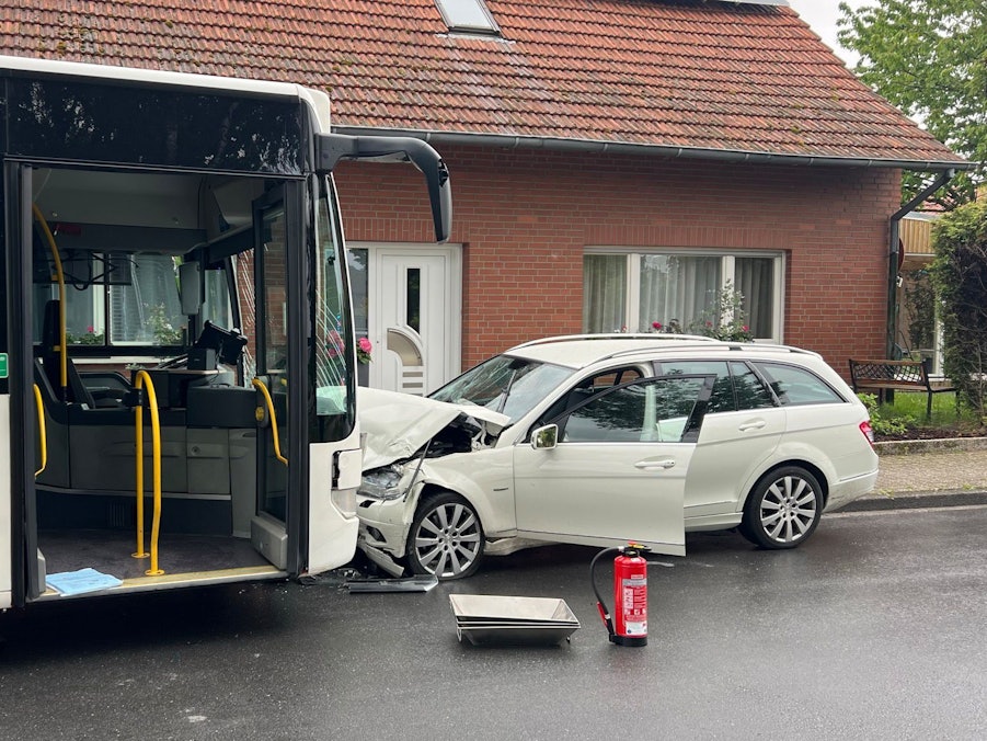 Schulbus-Unfall in Wettringen – 15 Verletzte gemeldet