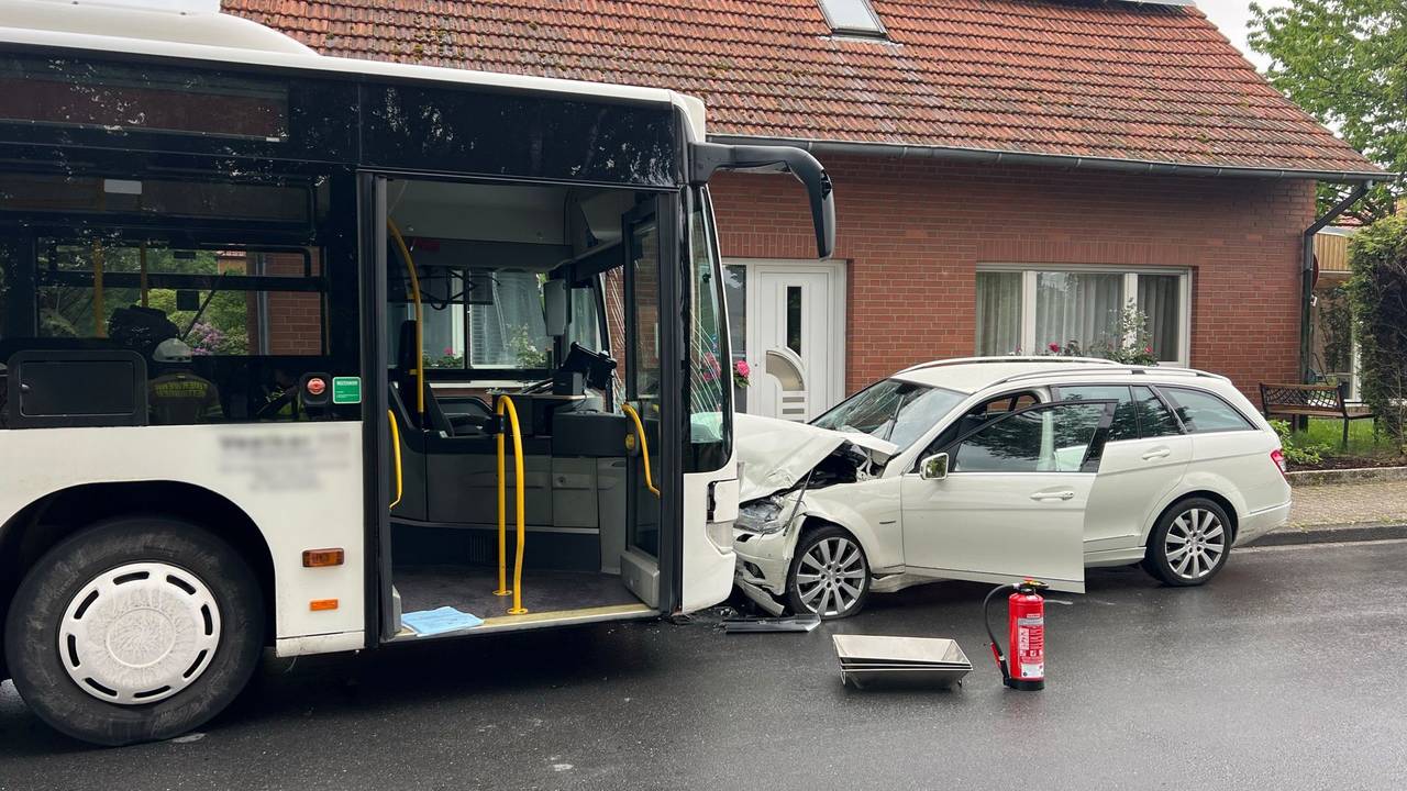 Schulbus-Unfall in Wettringen – 15 Verletzte gemeldet