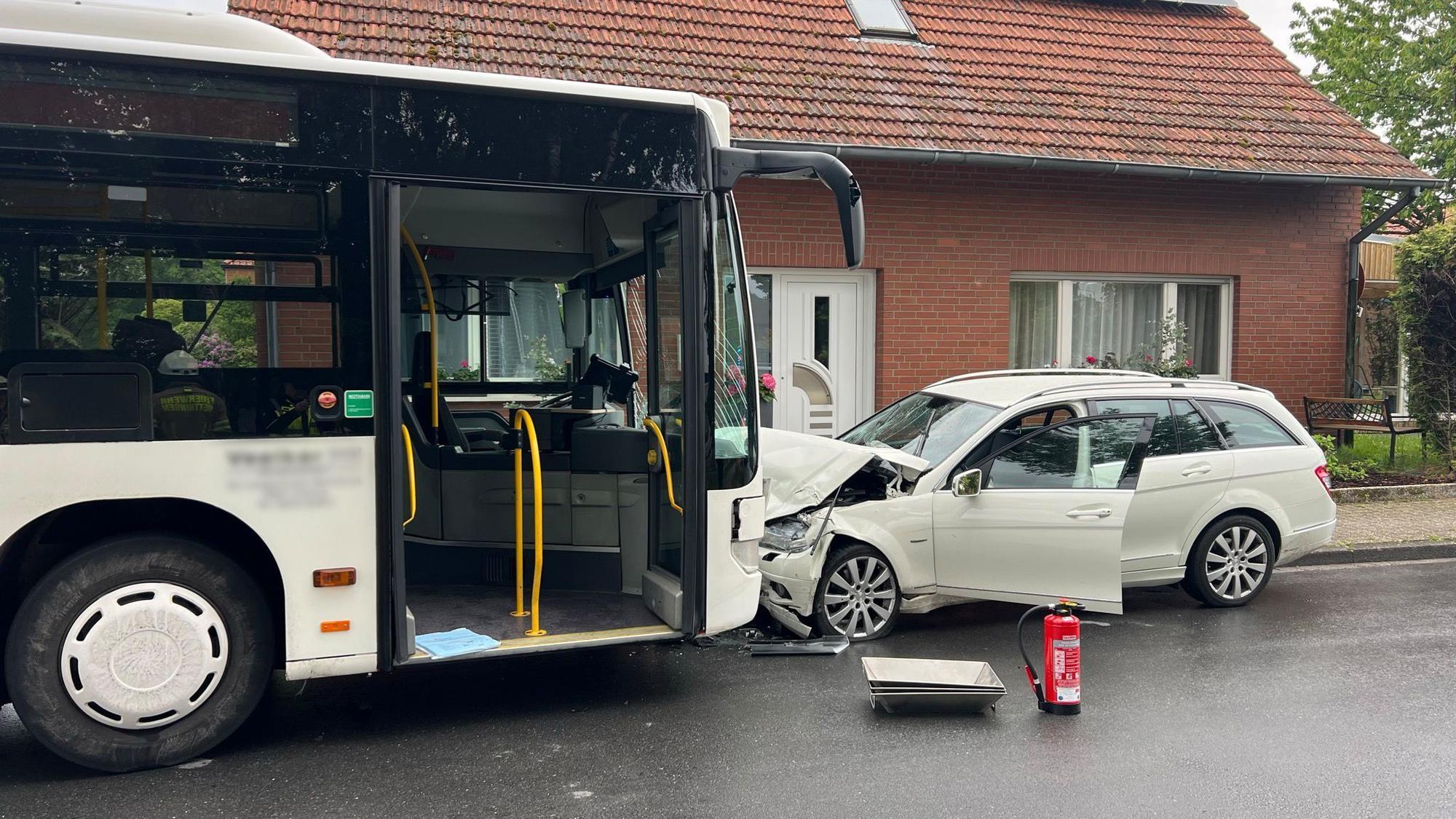 Schulbus-Unfall in Wettringen – 15 Verletzte gemeldet