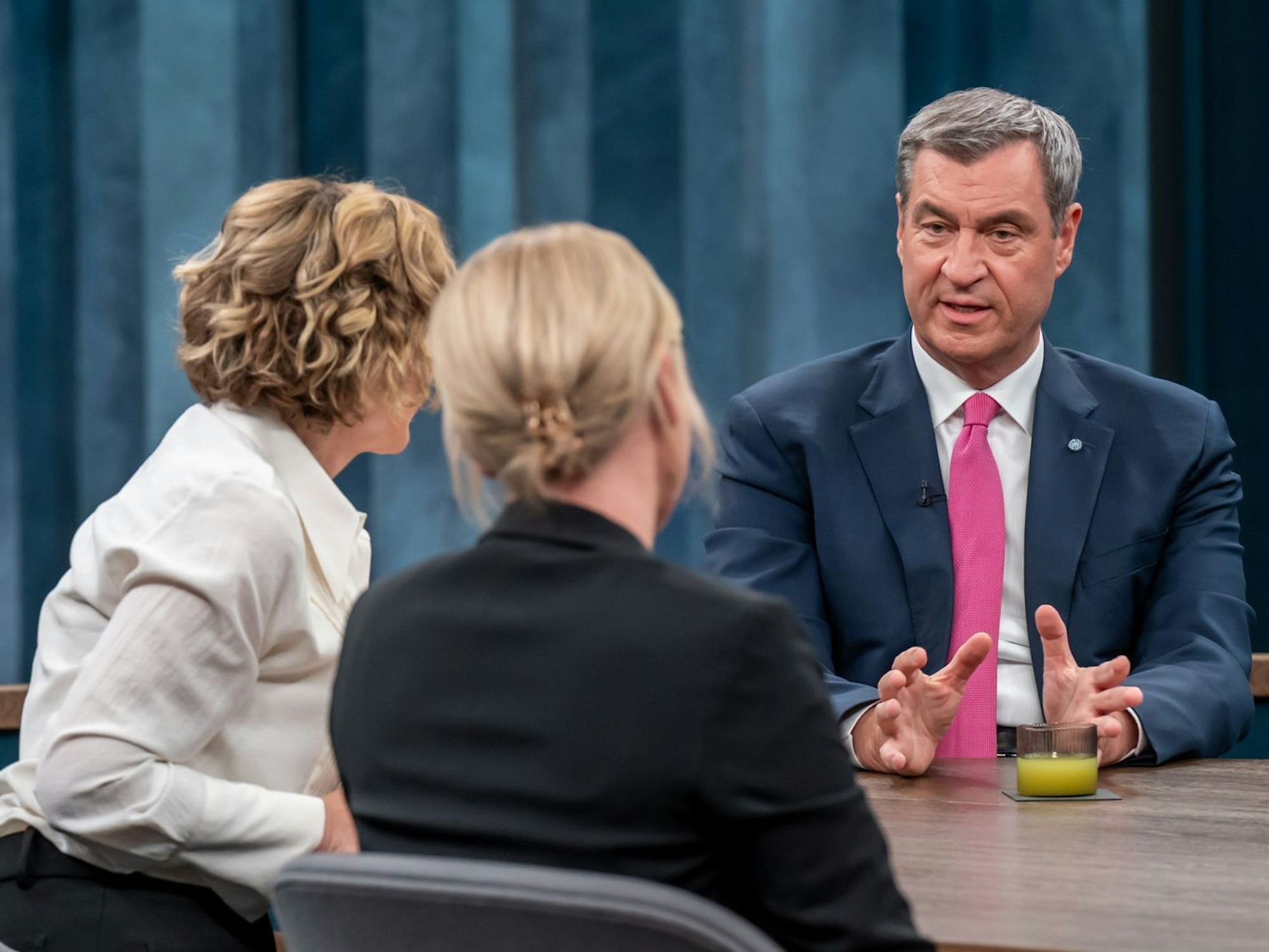 Markus Söder hält eine Verlängerung des Tankrabatts für angebracht. (Bild: ARD / Thomas Ernst )