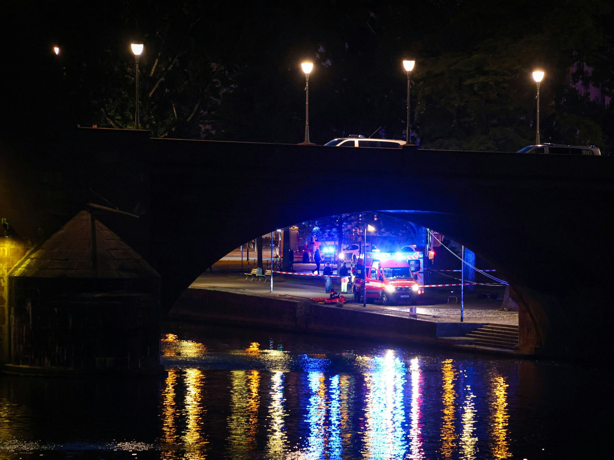 Das Symbolfoto zeigt die Alte Brücke in Frankfurt am Main.