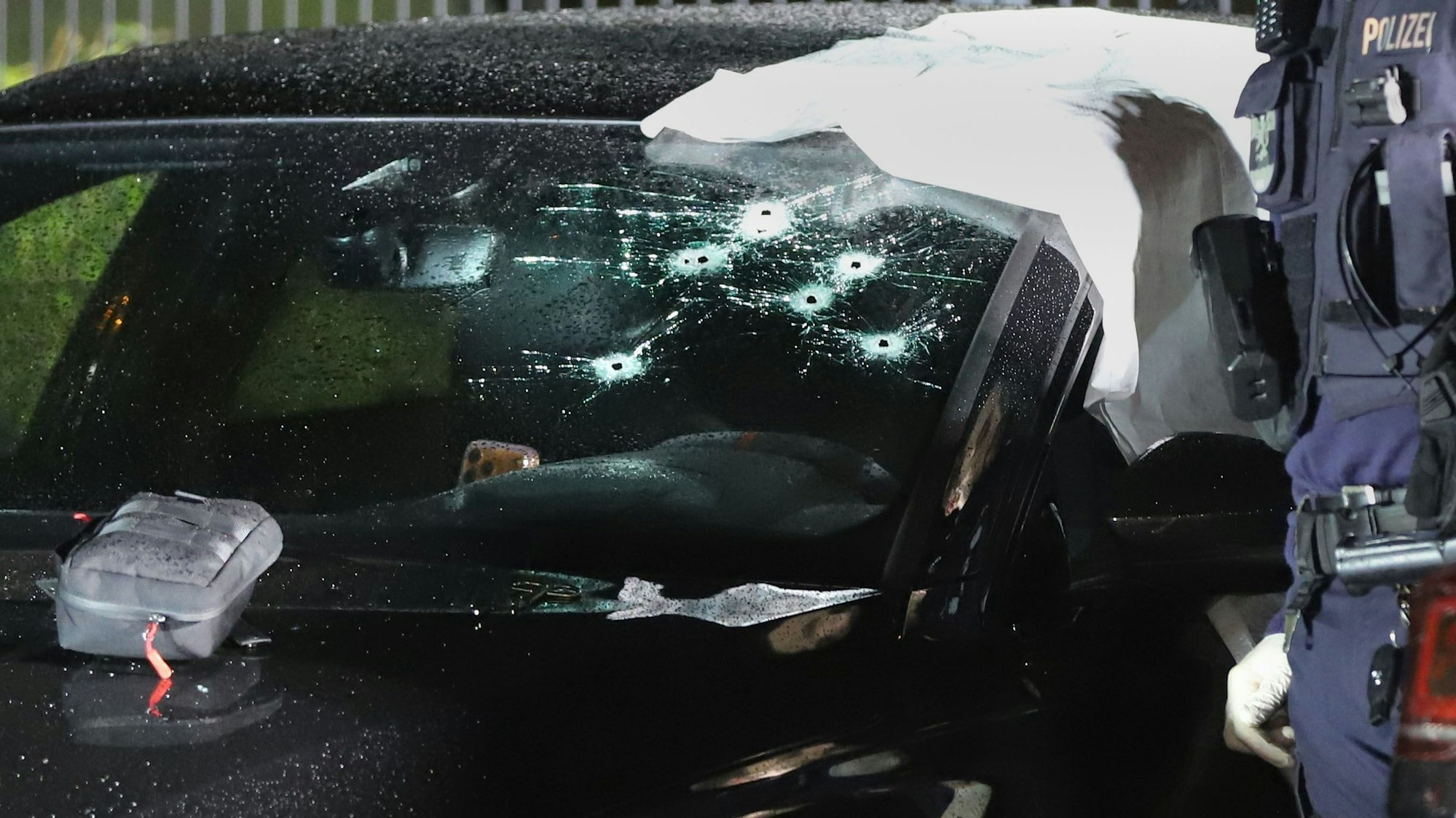 Dezember 2025: In diesem Auto wurde Orhan A. (36) in Dellbrück zum Opfer eines Attentats.