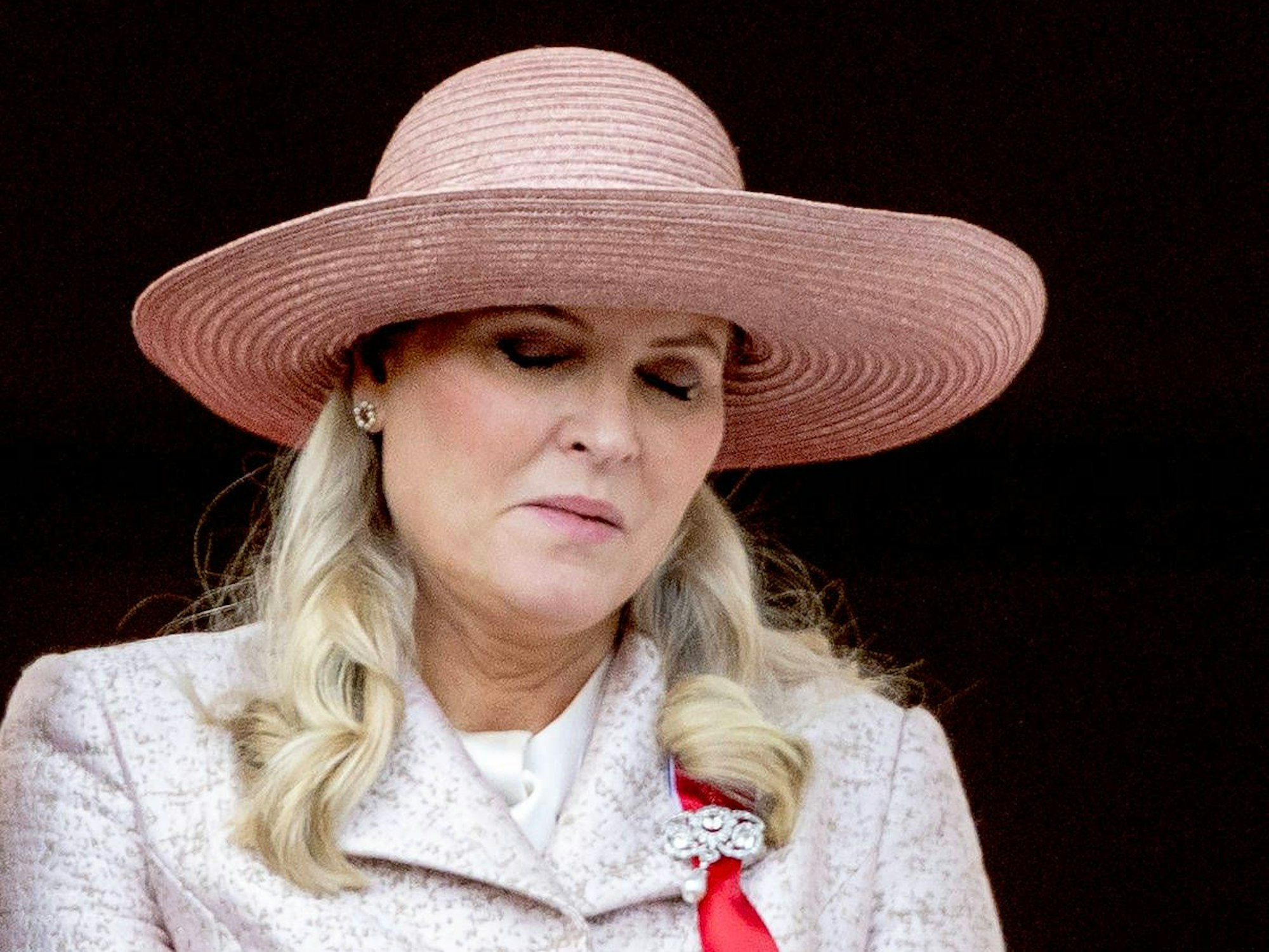 Kronprinzessin Mette-Marit auf dem Balkon.