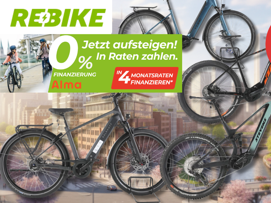 Mehrere Fahrräder aus dem Rebike Sale vor einem Stadthintergrund.