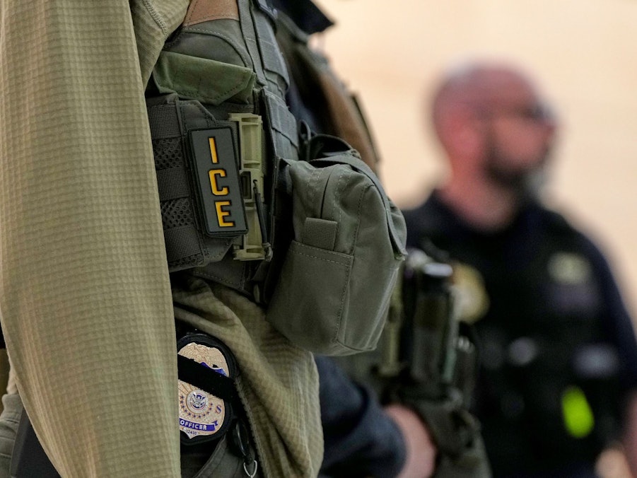 Einwanderungsbehörde ICE an US-Flughäfen
