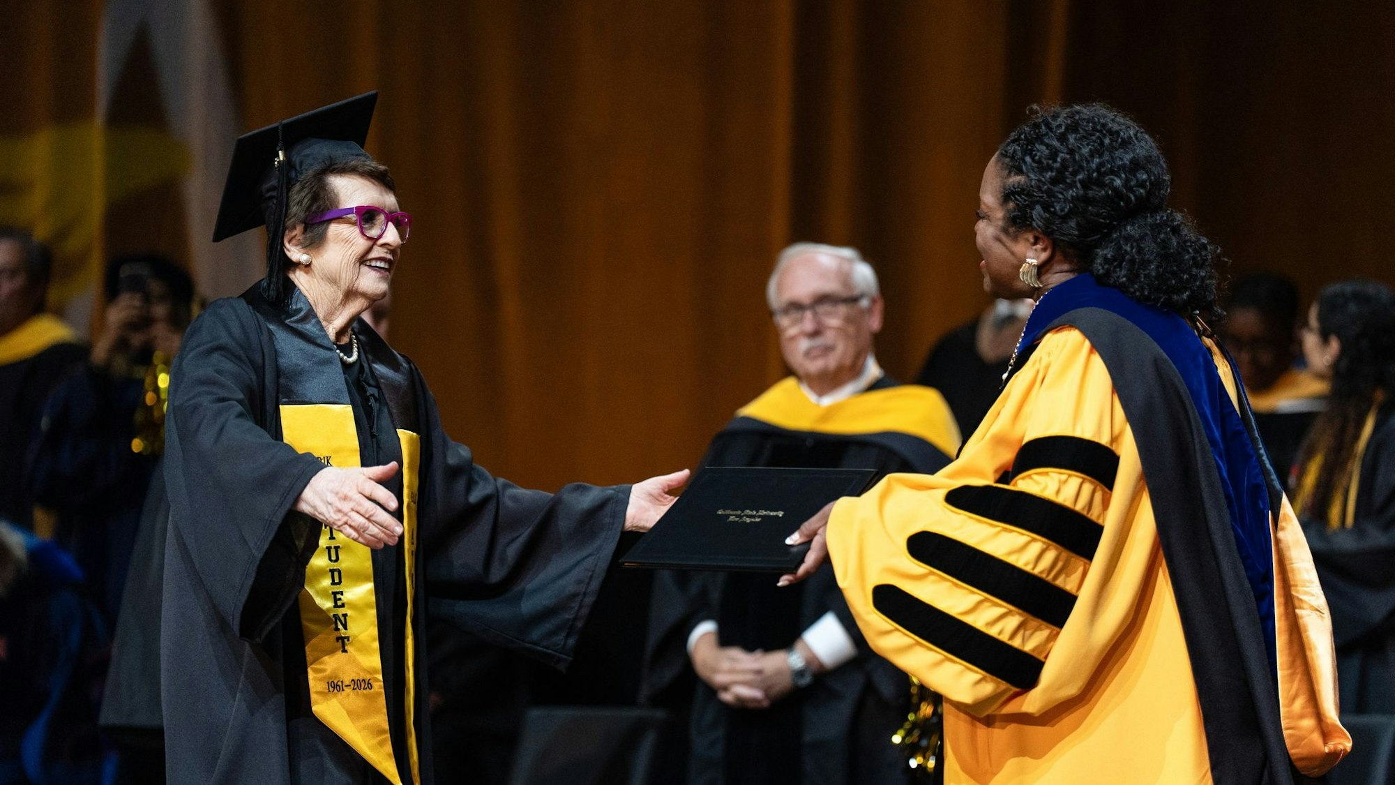 Billie Jean King macht Uniabschluss