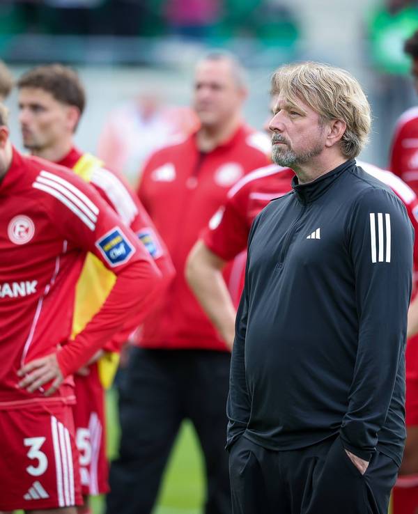 Sven Mislintat konsterniert nach dem Abstieg von Fortuna Düsseldorf.