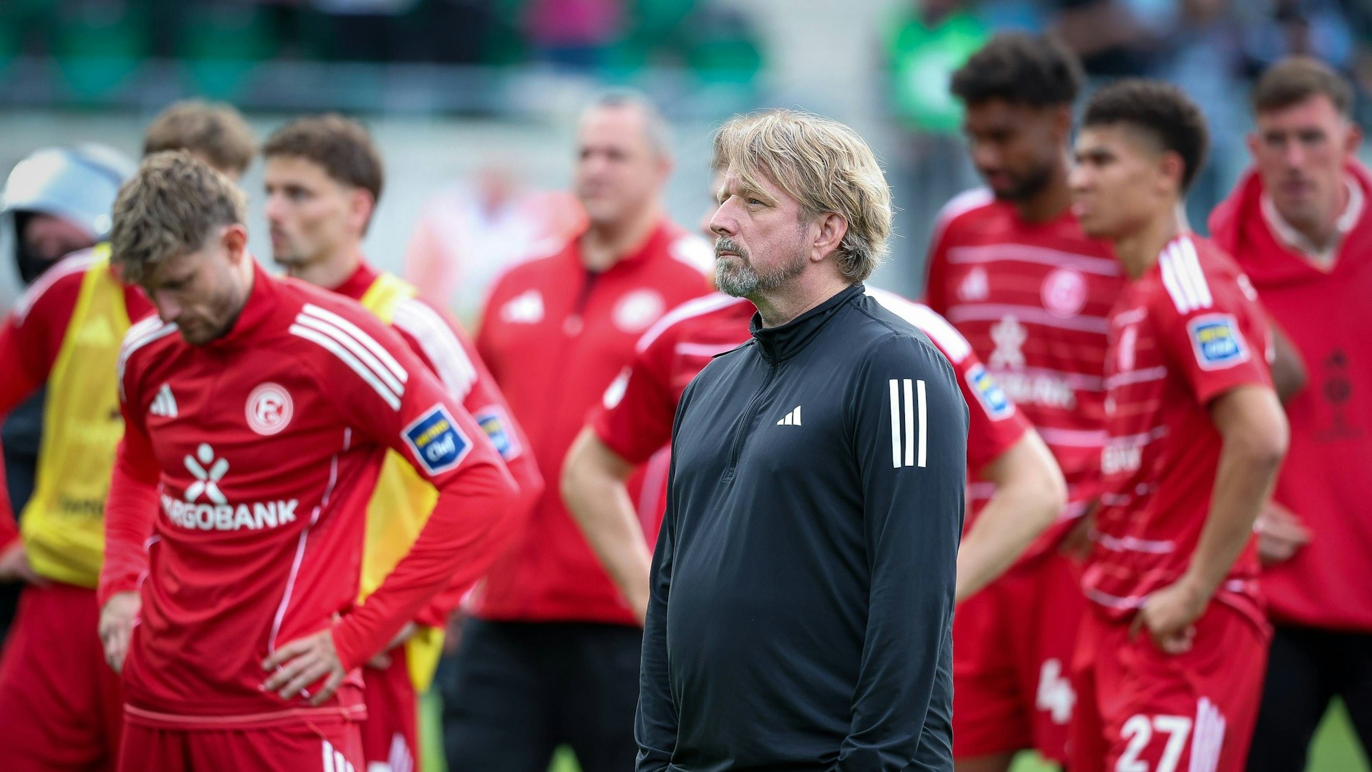 Sven Mislintat konsterniert nach dem Abstieg von Fortuna Düsseldorf.