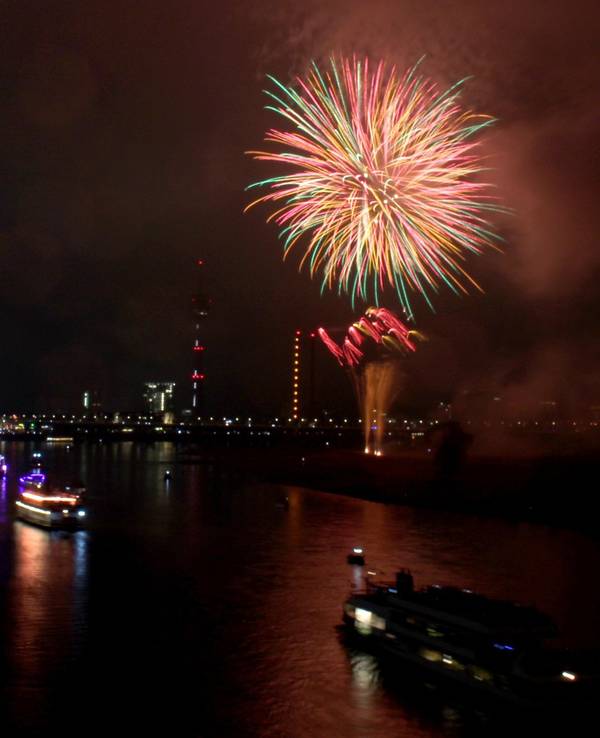 22. Japan-Tag Düsseldorf - Japanisches Feuerwerk