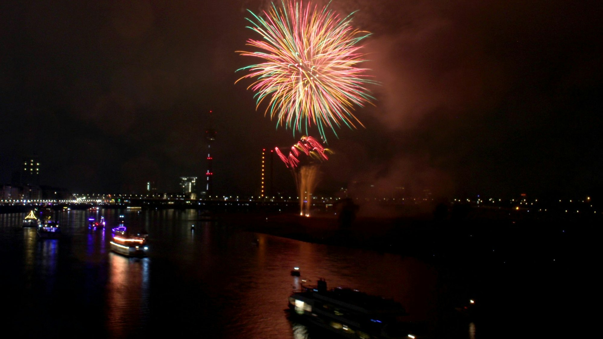 22. Japan-Tag Düsseldorf - Japanisches Feuerwerk