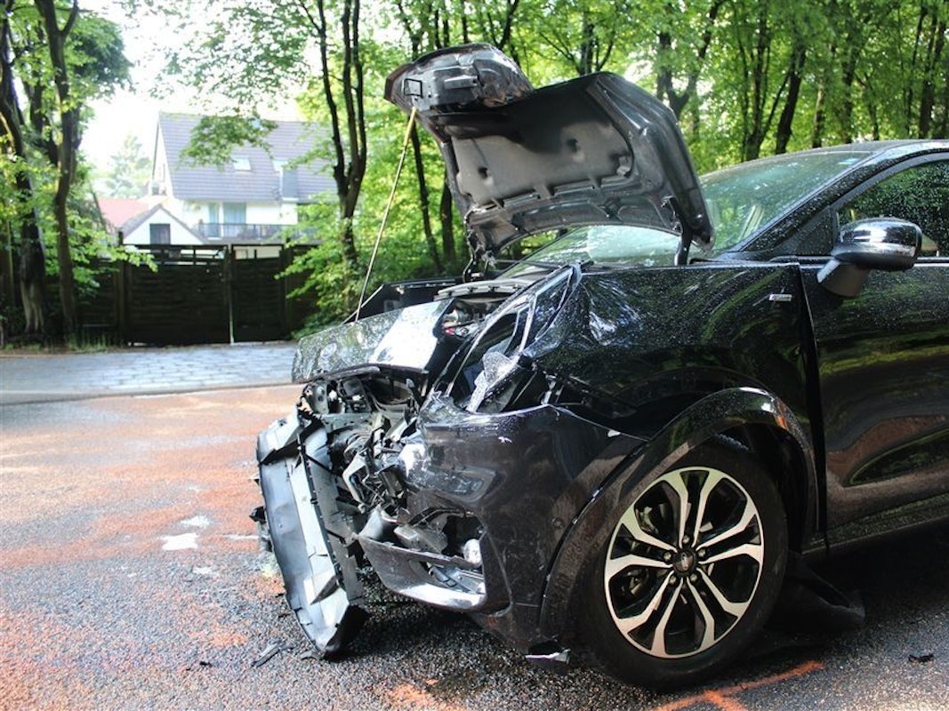 Die Unfallstelle auf der Frankenforster Straße in Bergisch Gladbach.