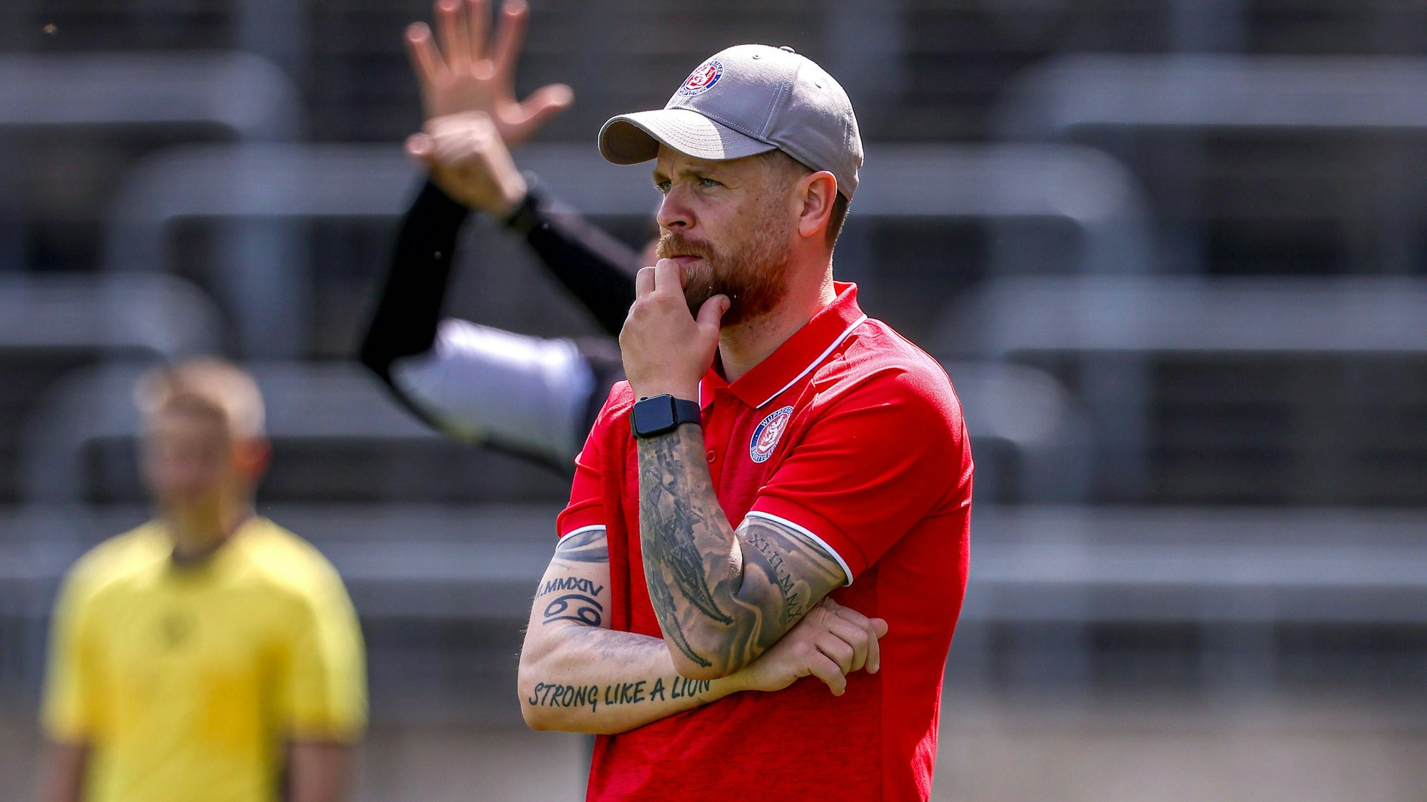 Mike Wunderlich nachdenklich bei einem Spiel als Trainer.