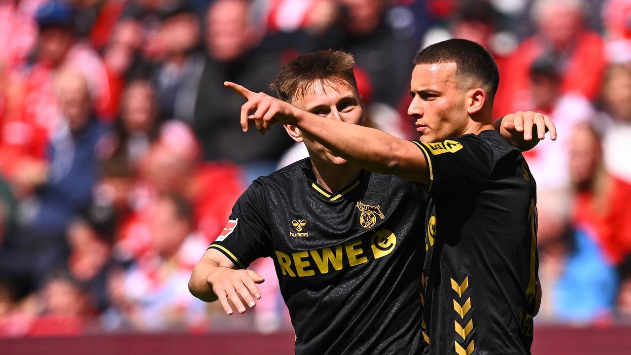 Said El Mala (r, 1. FC Köln) bejubelt sein Tor zum zwischenzeitlichen 1:2 beim FC Bayern mit Kristoffer Lund.