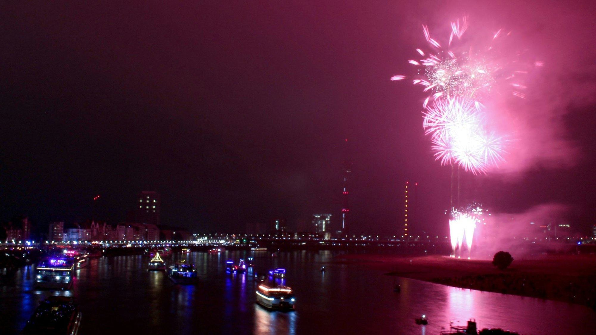 22. Japan-Tag Düsseldorf - Japanisches Feuerwerk