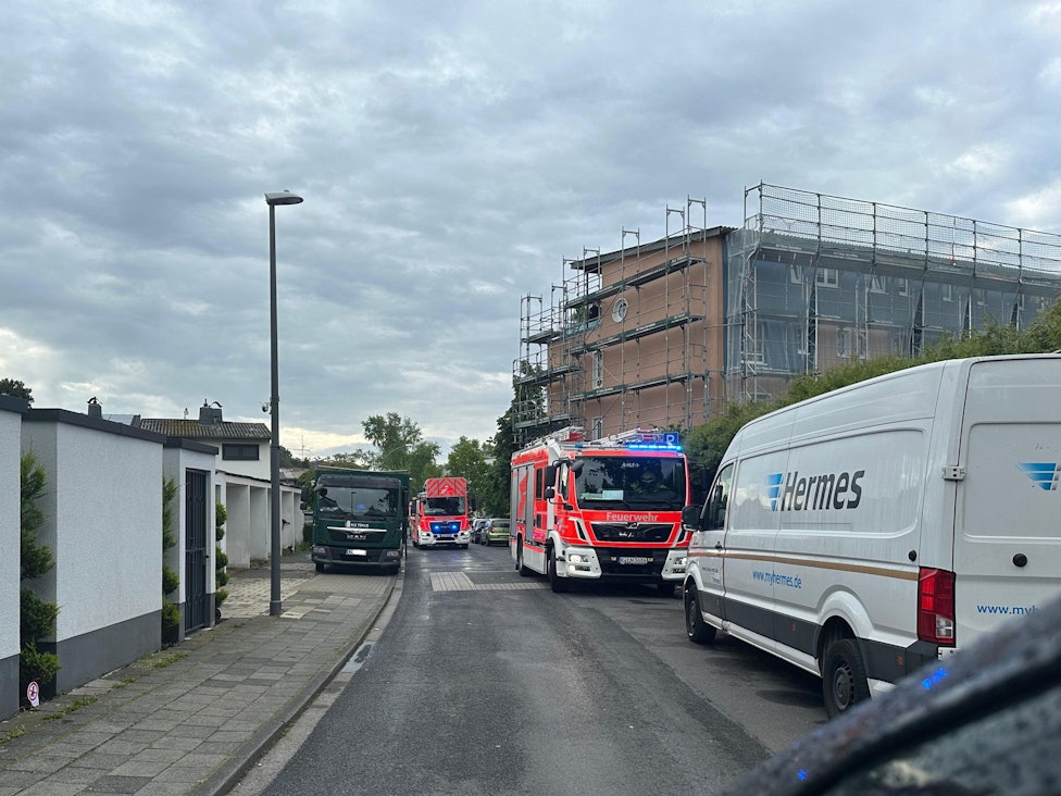Feuerwehreinsatz in der Siedlung Schönrath, in der die Straßen schmal sind.