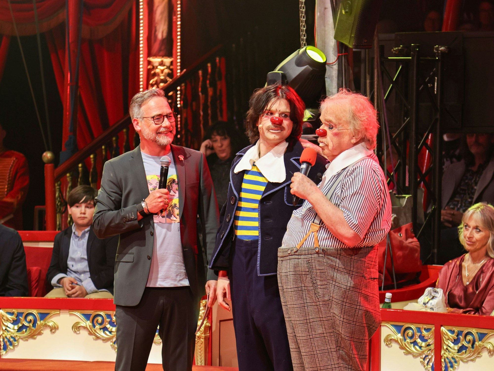 Bernhard Paul mit Sohn Adrian und Moderator Matthias Opdenhövel.
