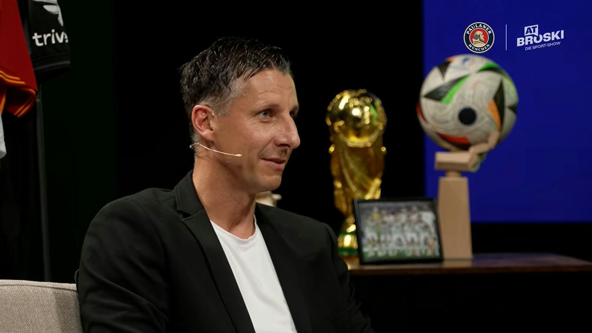 In einem Fußball-Talk spricht Christian Keller.