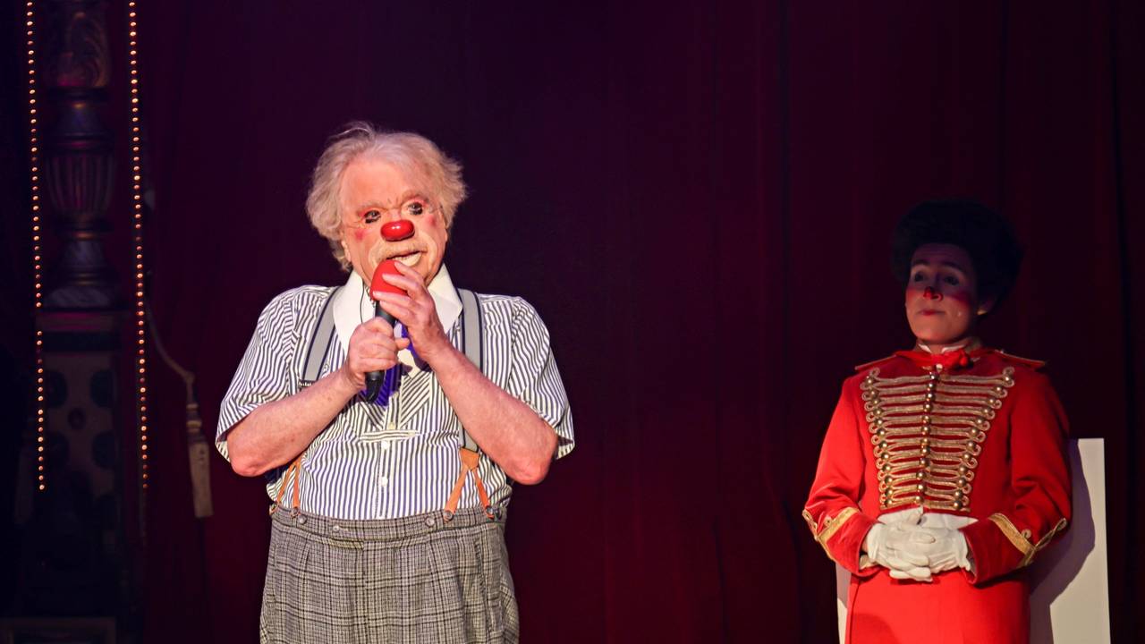 Bernhard Paul als Clown Zippo.