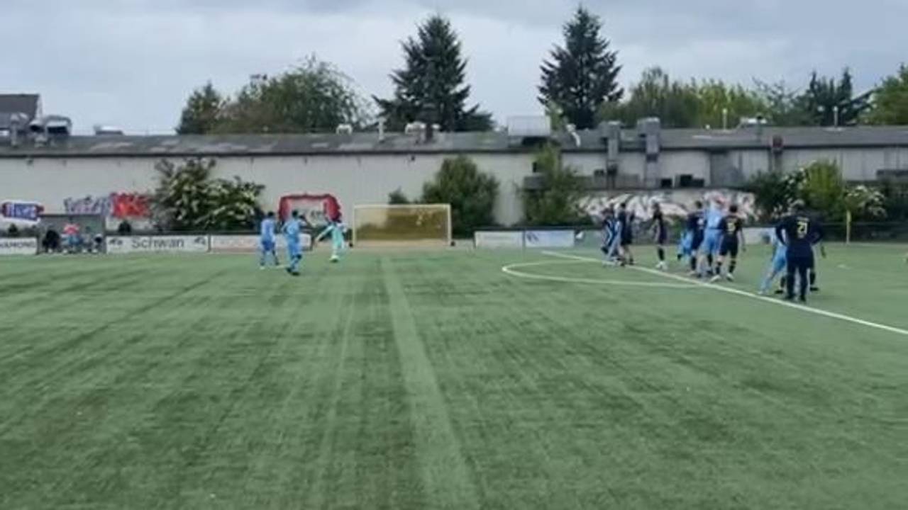 Freistoßtor in der Kreisliga in Köln.