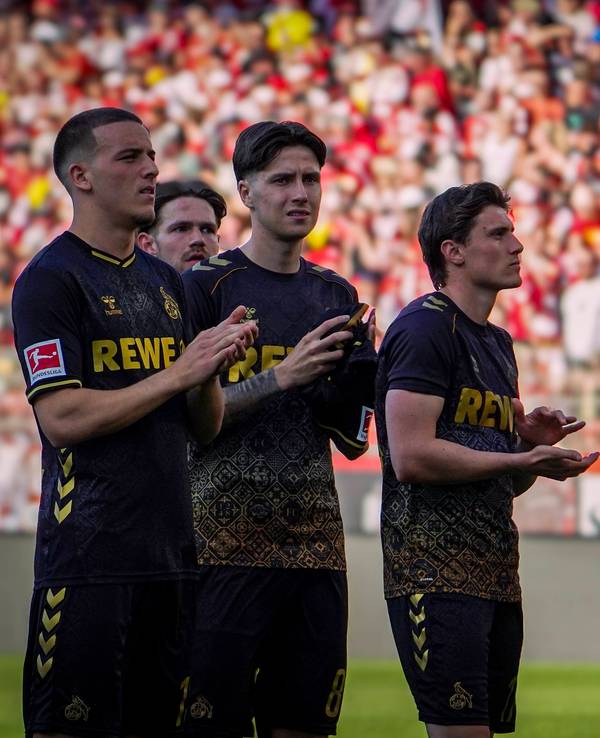 Die Spieler des 1. FC Köln nach dem Spiel gegen Union Berlin.