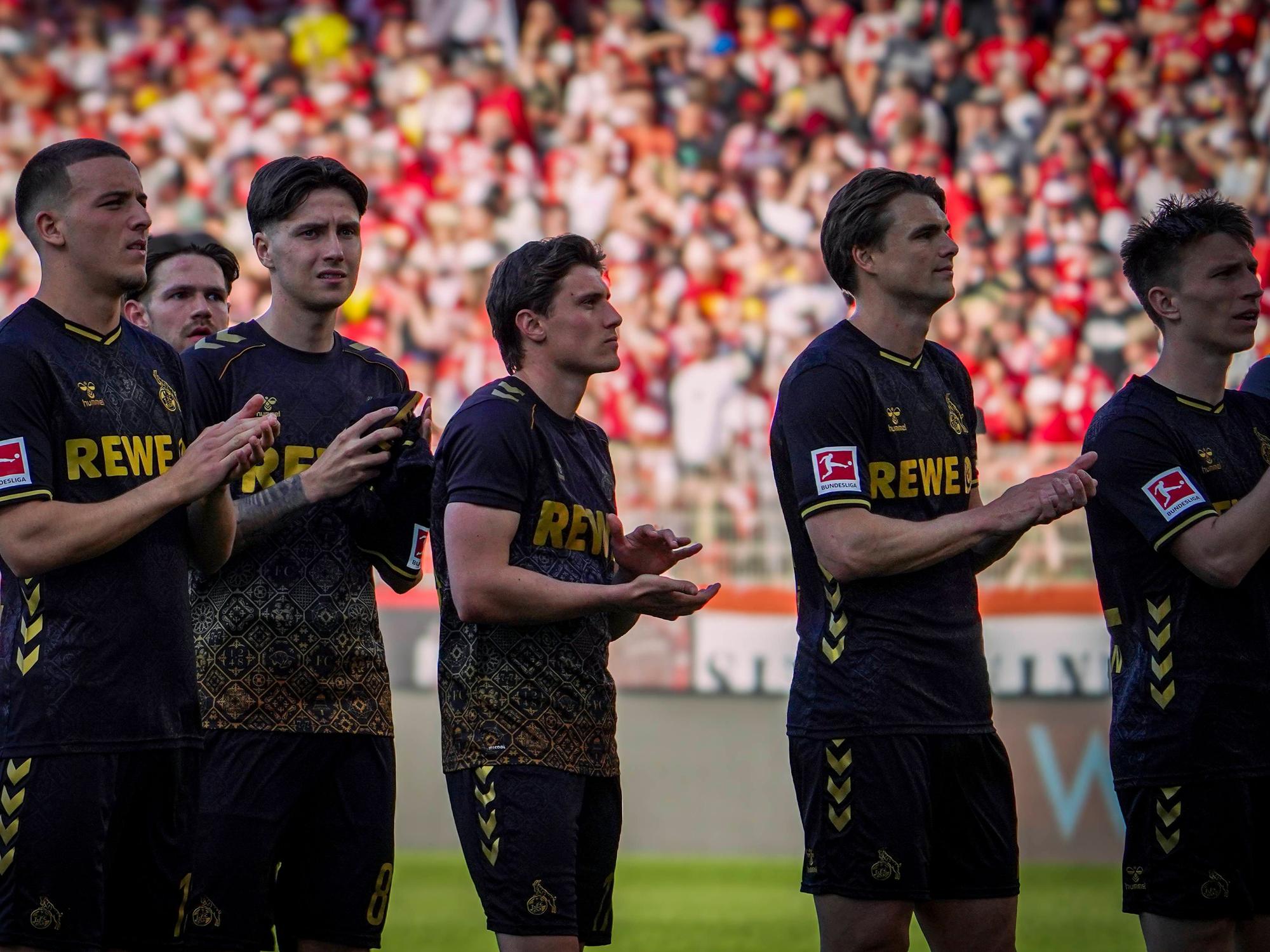 Die Spieler des 1. FC Köln nach dem Spiel gegen Union Berlin.
