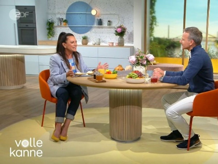 Schauspielerin Christine Neubauer hat bei „Volle Kanne“ im ZDF über ihre Hochzeit, Mallorca und „Let's Dance“ gesprochen. (Bild: ZDF)