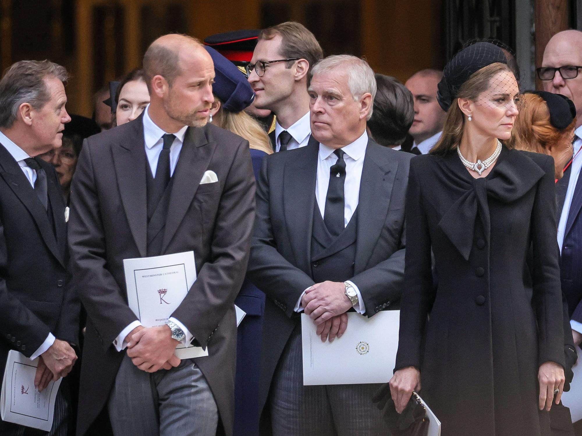 Prinz William, Prinz Andrew und Prinzessin Kate.