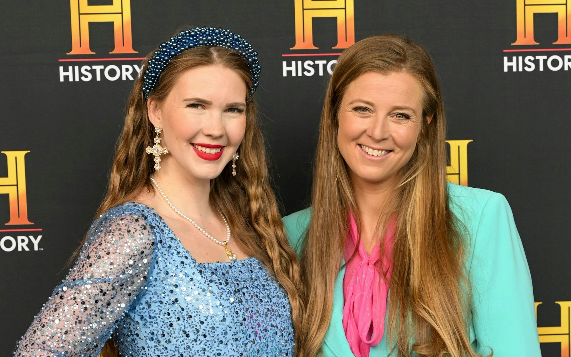 Melina Hoischen alias „Miss History“ (links) ist gemeinsam mit Sportjournalist Marcel Reif Schirmherrin des History-Awards. Nina Eichinger (rechts) moderierte die Veranstaltung. (Bild: 2026 Getty Images/Hannes Magerstaedt)