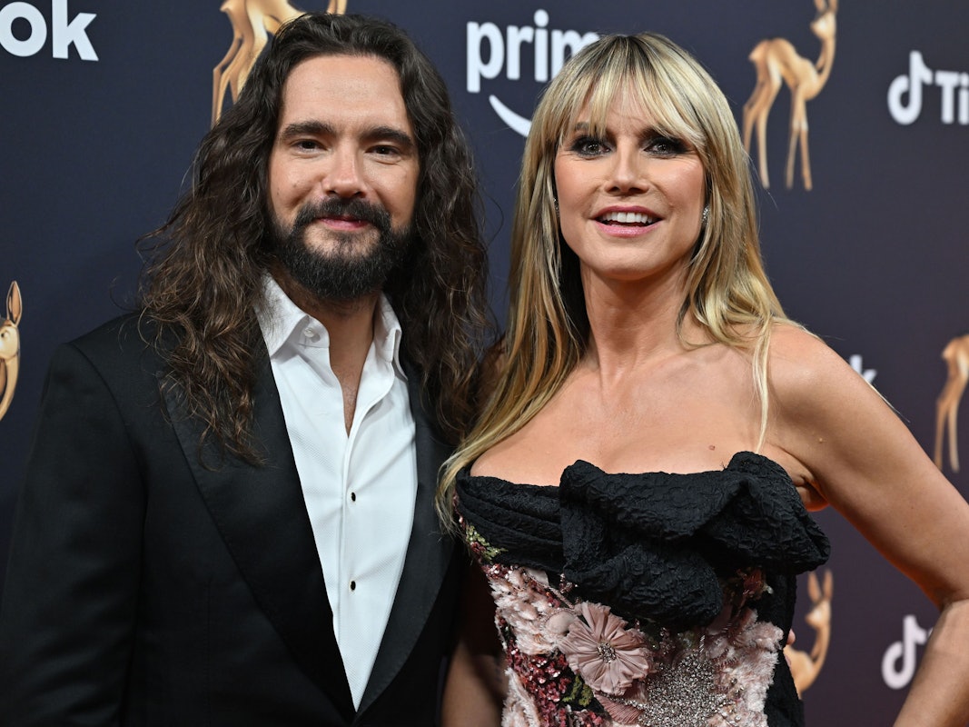 Heidi Klum und Tom Kaulitz stehen vor der Bambi-Verleihung 2025 in den Bavaria Filmstudios zusammen.