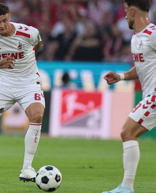 Duell um den Ball zwischen Eric Martel und Ransford Königsdörffer.