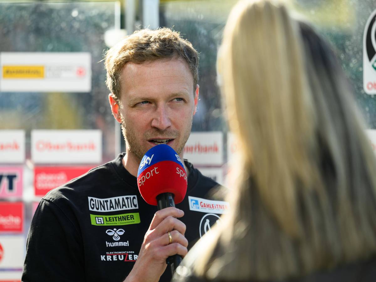 Maximilian Senft gibt Sky ein Interview.