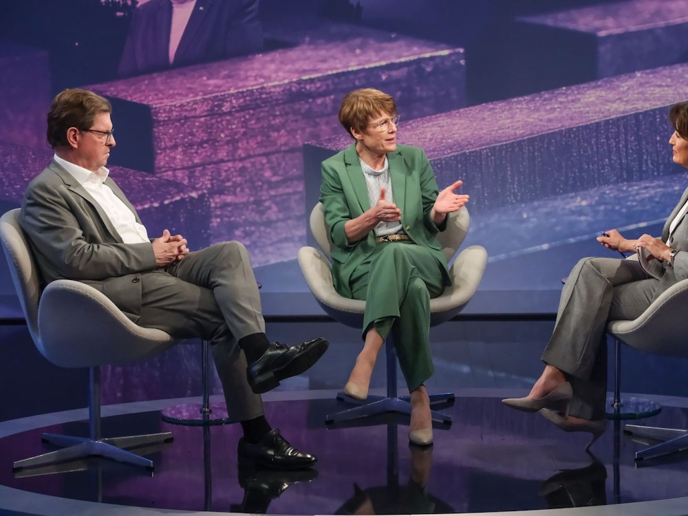 Ralf Steger und Veronika Grimm (Mitte) diskutierten bei Sandra Maischberger über notwendige Reformen. (Bild: WDR / Oliver Ziebe)