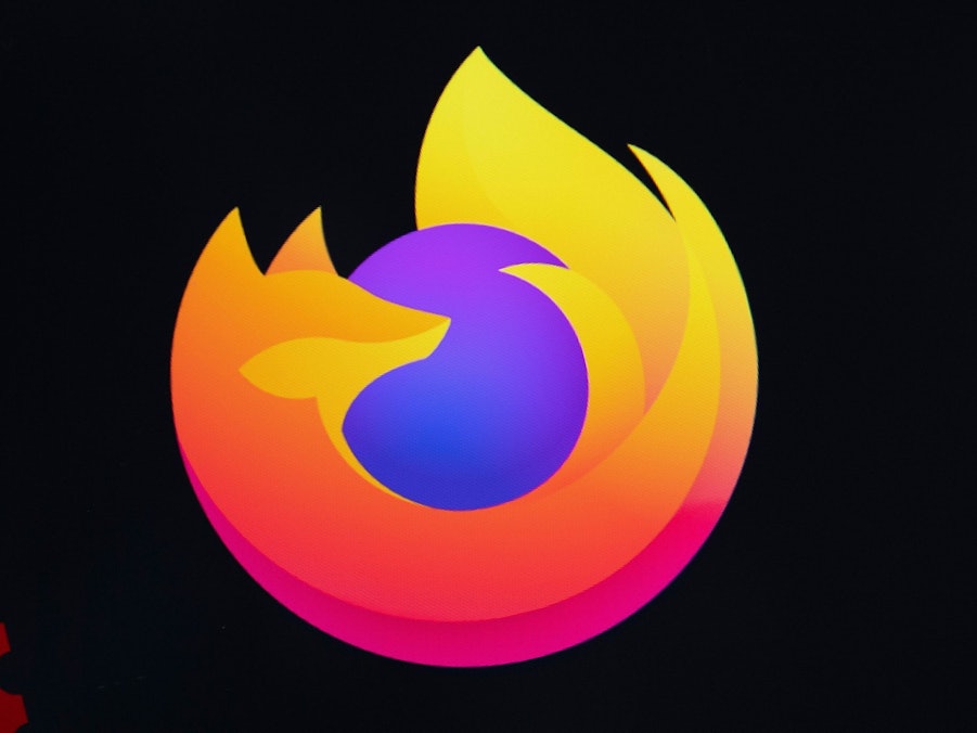 Das Firefox-Logo auf einem Laptop