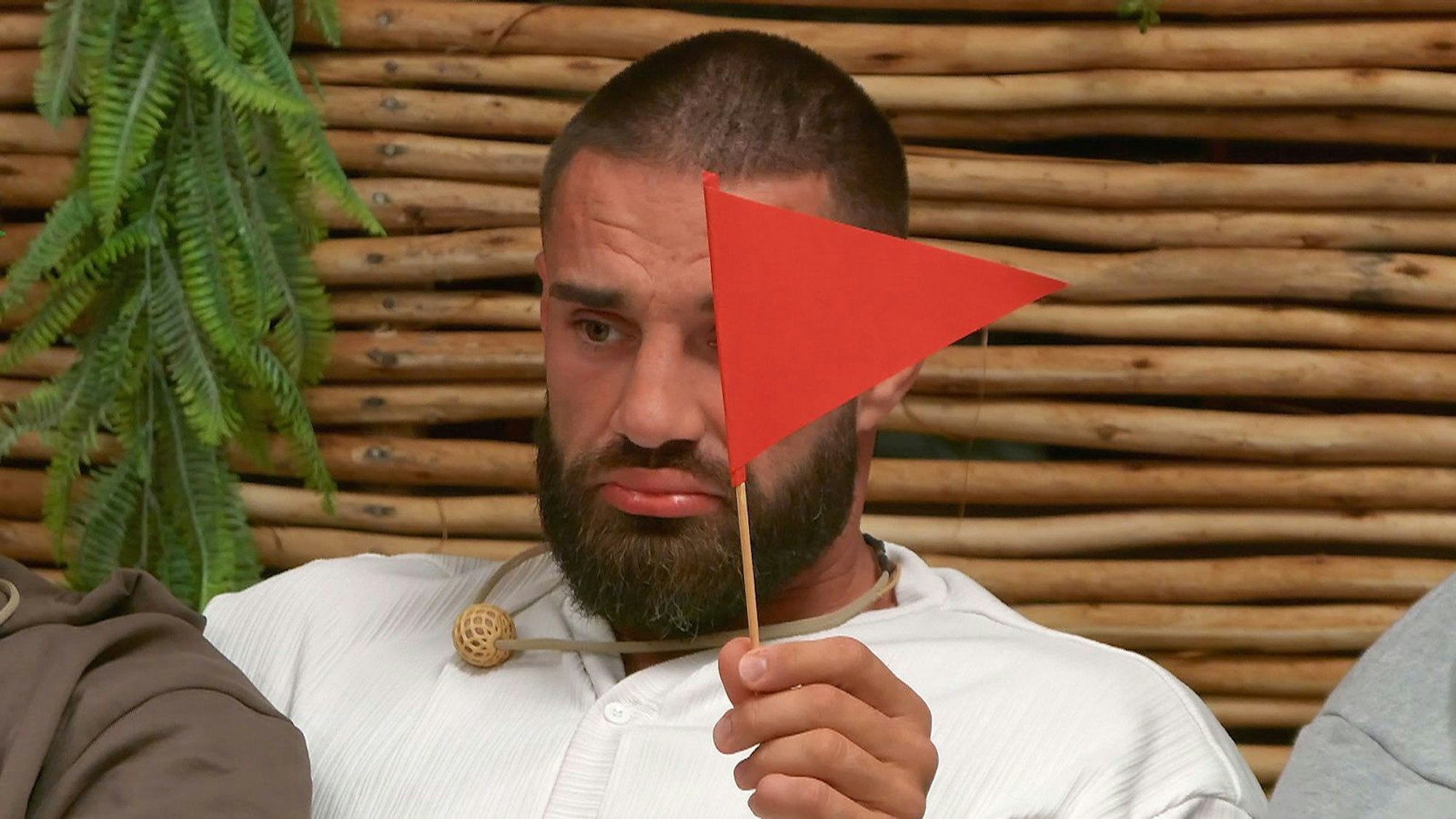 Der „maskuline Mann“ Aleks sieht Rot. (Bild: RTL)