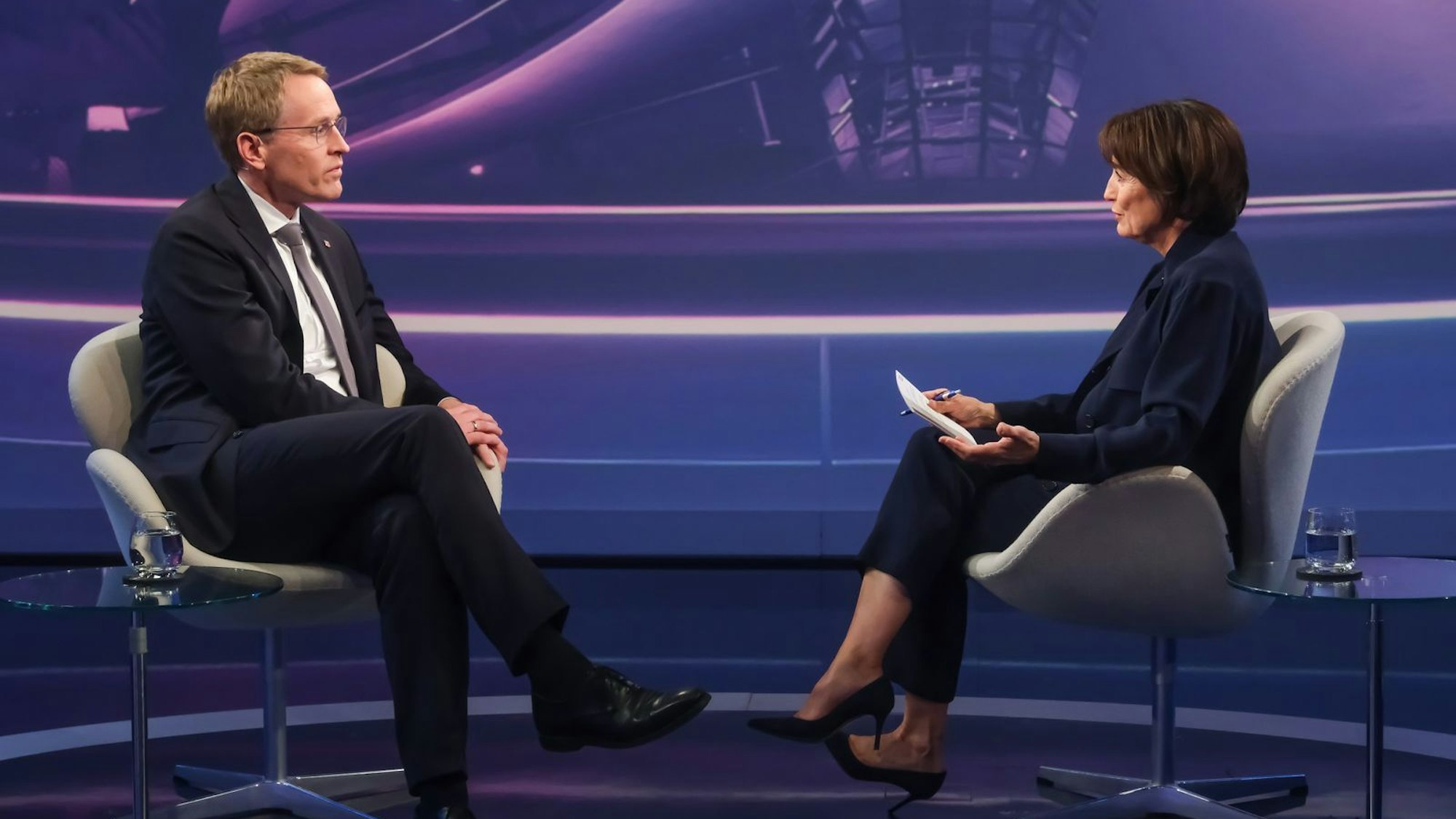 Die Menschen wollten, dass Probleme gelöst werden, egal von wem, sagt Daniel Günther bei Sandra Maischberger. (Bild: WDR / Oliver Ziebe)