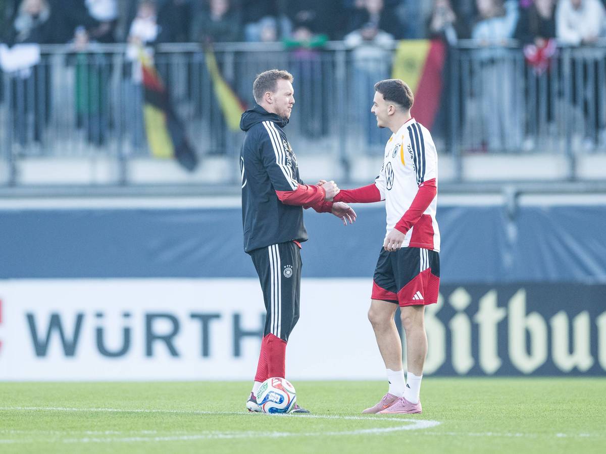 Julian Nagelsmann und Said El Malas schütteln sich die Hand.