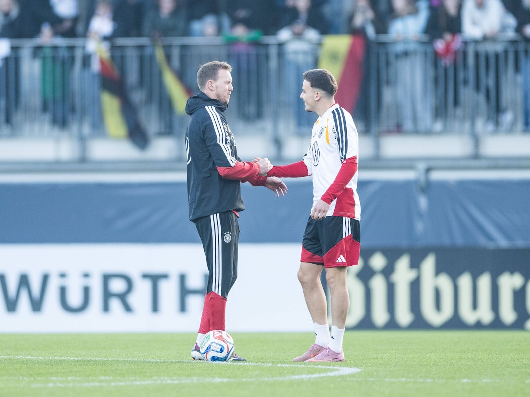 Julian Nagelsmann und Said El Malas schütteln sich die Hand.