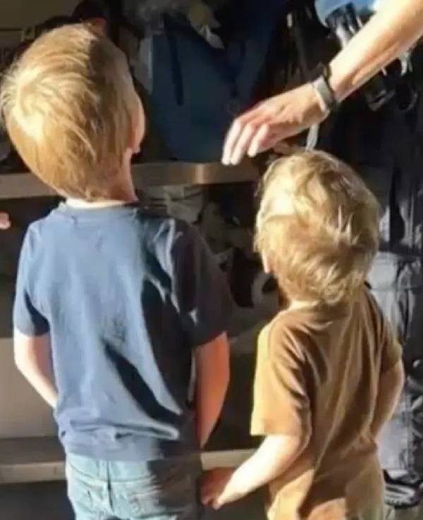 Die portugiesische Polizei meldet einen Fahndungserfolg im Fall der kleinen Jungen (3, 5) aus Frankreich. GNR