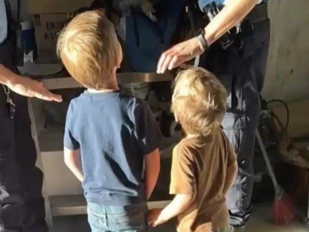 Die portugiesische Polizei meldet einen Fahndungserfolg im Fall der kleinen Jungen (3, 5) aus Frankreich. GNR