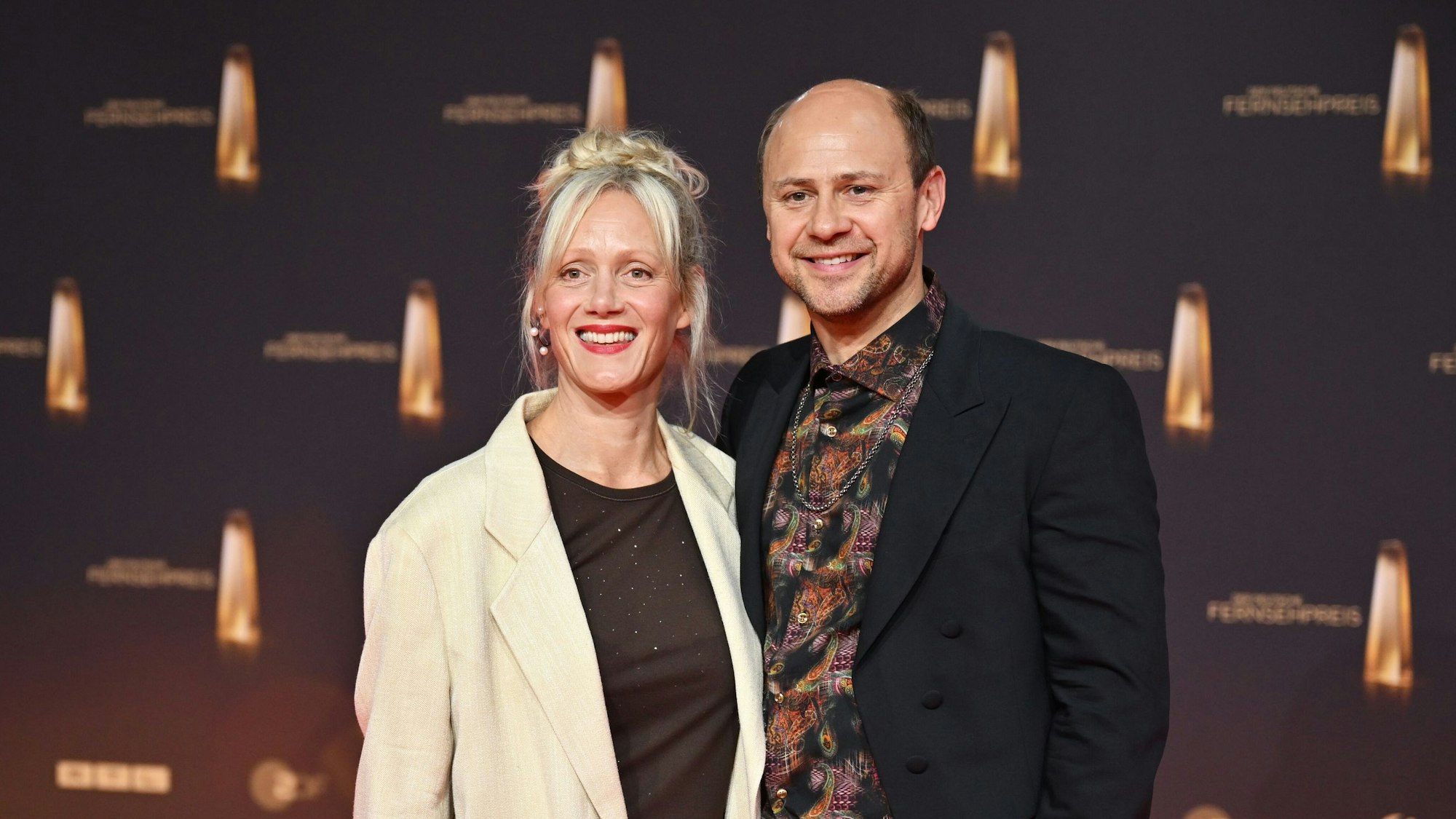 Das Ehepaar Anna Schudt, Schauspielerin, und Moritz Führmann, Schauspieler, kommen zur Verleihung des Deutschen Fernsehpreises 2024 ins Coloneum.