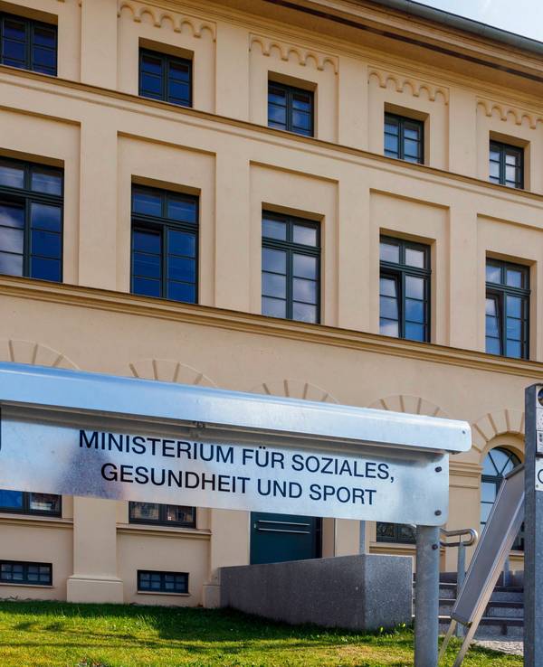 Blick auf das Schweriner Gesundheitsministerium (Archivbild)