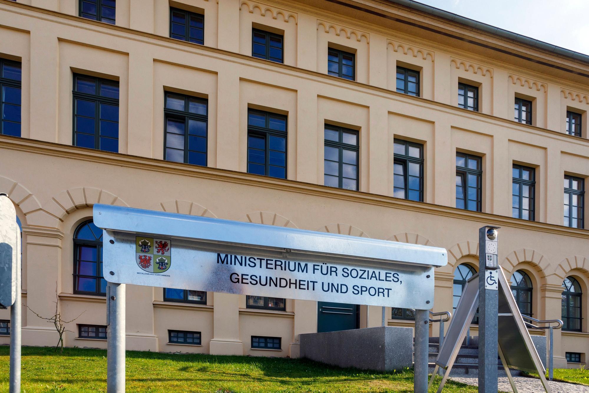 Blick auf das Schweriner Gesundheitsministerium (Archivbild)
