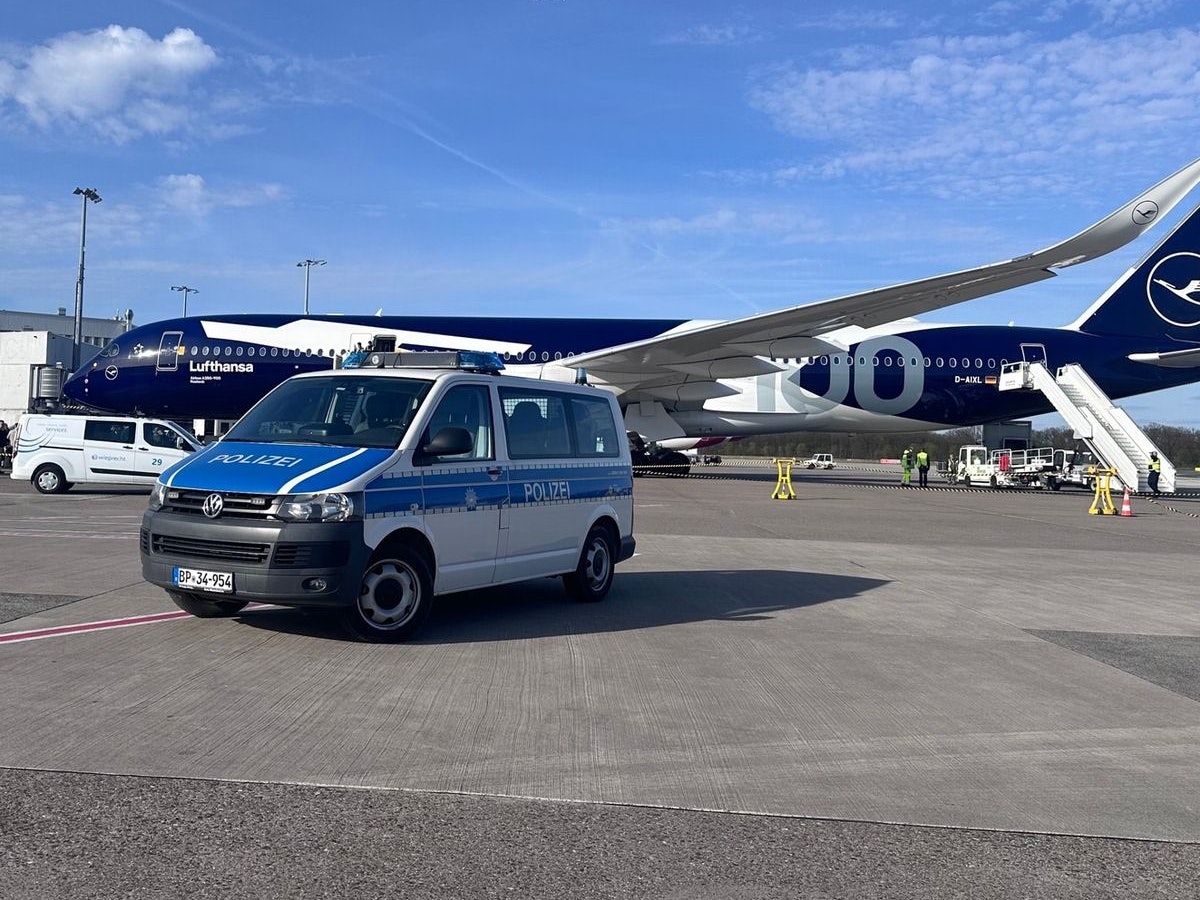 Bundespolizei nimmt gesuchten Straftäter am Flughafen Köln/Bonn fest