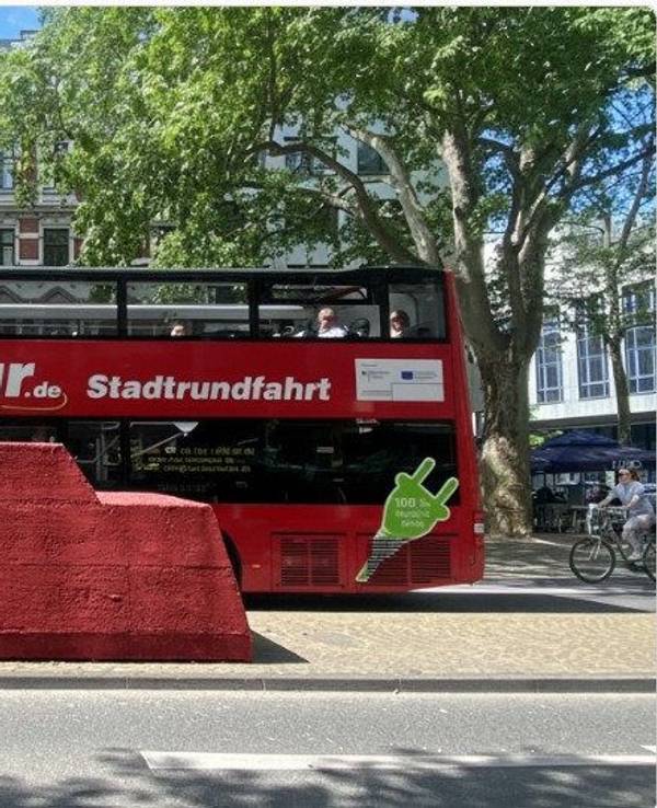 Das Kölner Betonauto in türkischen Nationalfarben