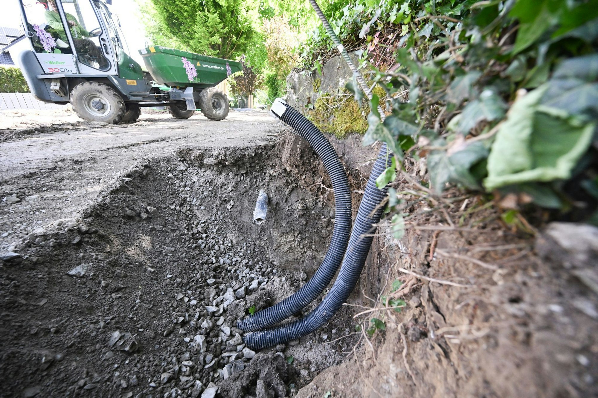 Leitungen kommen in einem Aushub zum Vorschein