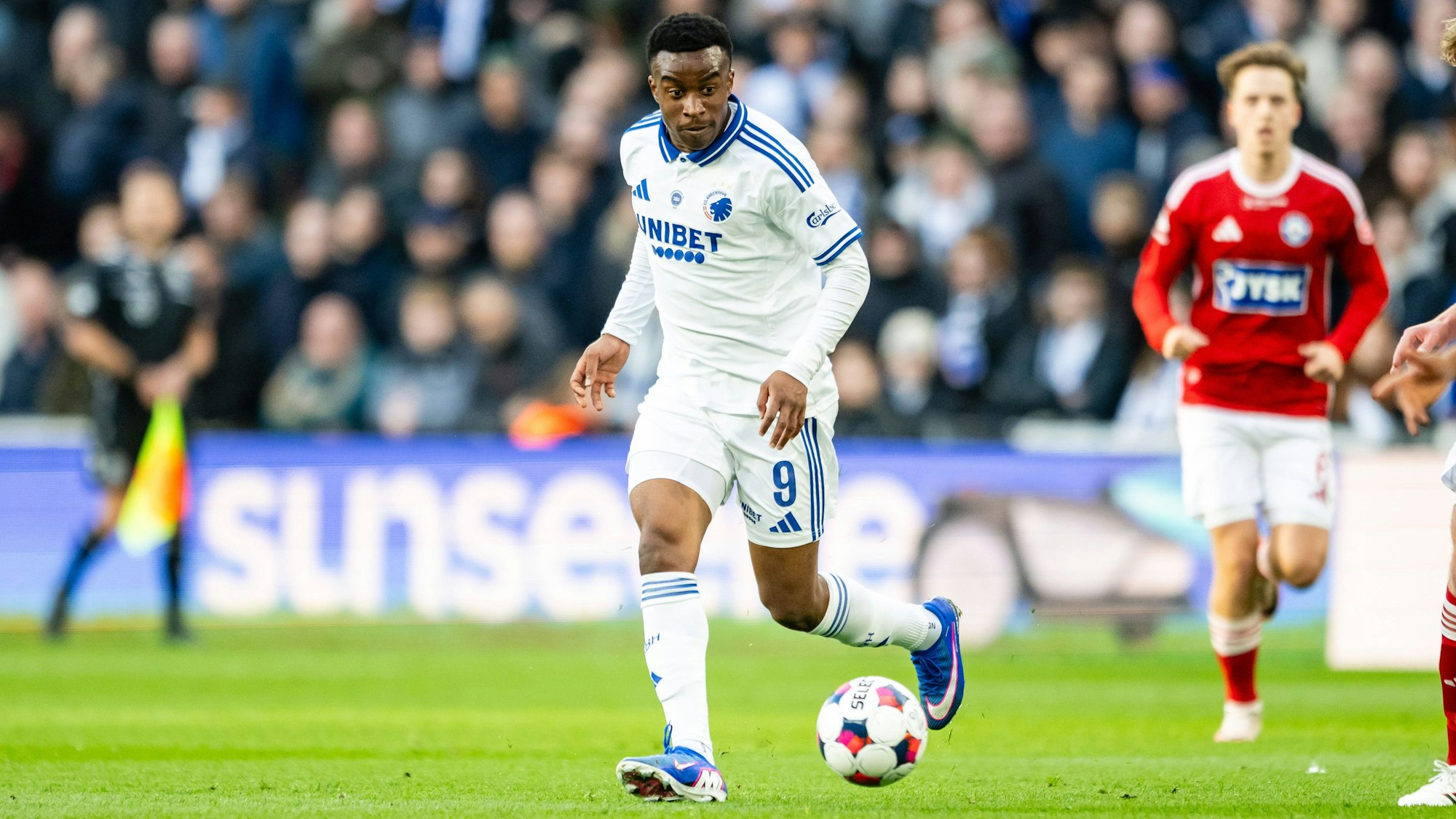Youssoufa Moukoko spielt Fußball
