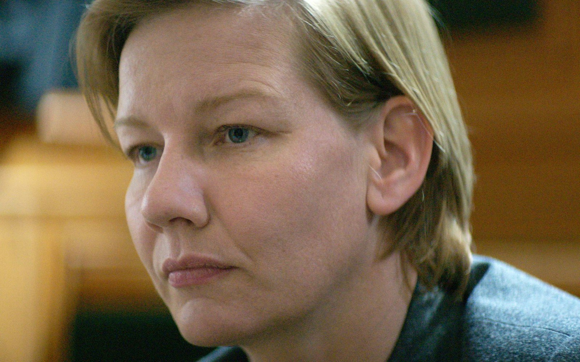 Was hat Sandra (Sandra Hüller) mit dem Todessturz ihres Ehemannes zu tun? (Bild: ARD/2023 L.F.P./Les Films Pelléas/Les Films de Pierre/France 2 Cinéma/Auvergne-Rhône-Alpes Cinéma)