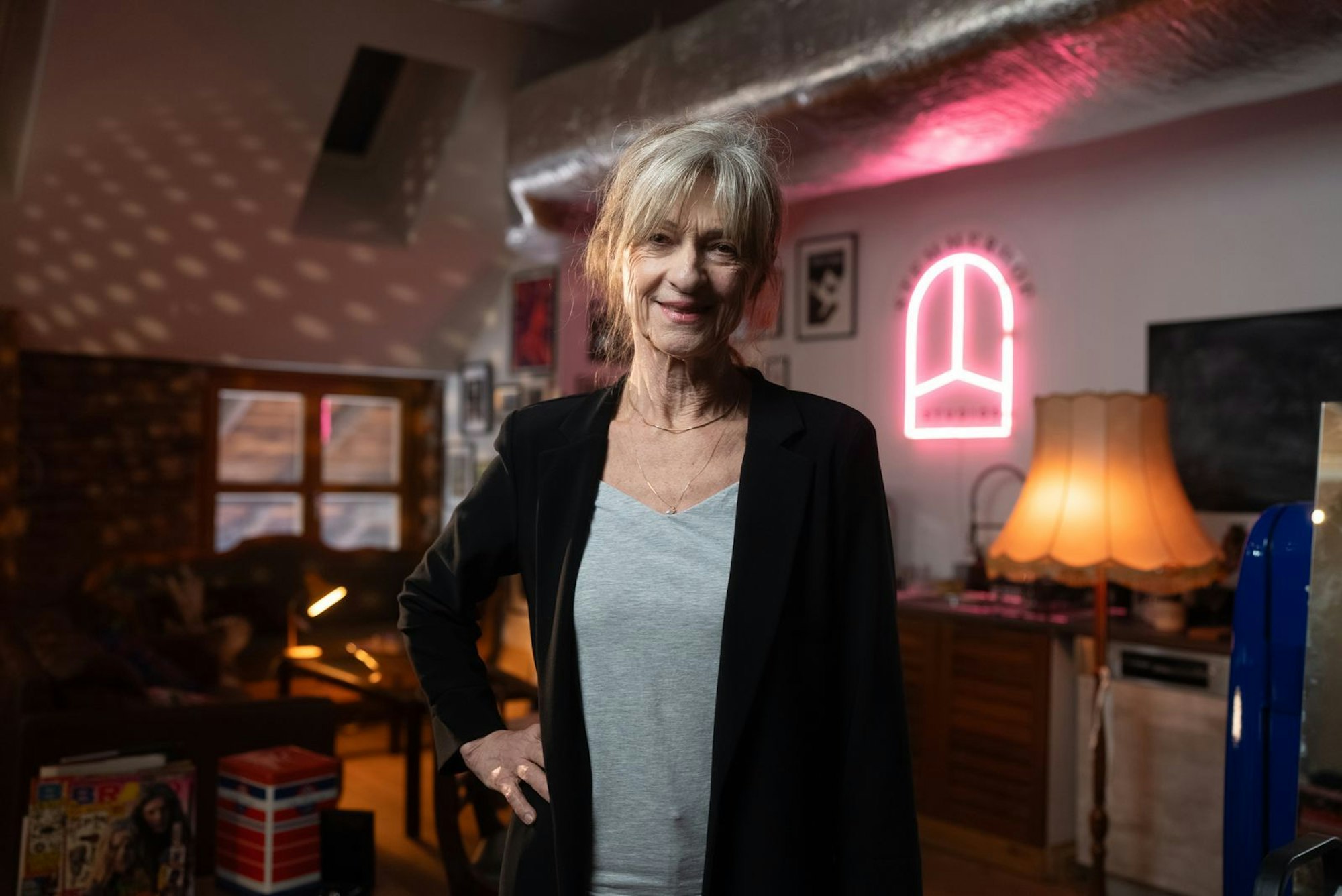 Jutta Stiehler, Therapeutin aus München, war 16 Jahre lang im Dr. Sommer-Team der Jugendzeitschrift BRAVO und leitete es zeitweise. Dr. Sommer war „die“ informelle Anlaufstelle für Aufklärung und Sexualberatung für Jugendliche in Deutschland. (Bild: ARD Kultur/Looks Media/Benjamin Kahlmeyer)