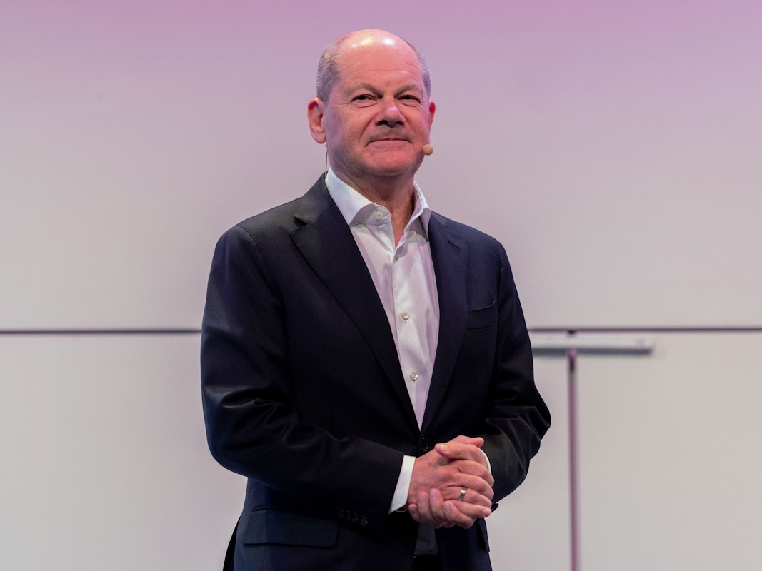 Olaf Scholz (SPD), ehemaliger Bundeskanzler, spricht im Rahmen des Literaturfestivals Lit.Cologne über „die Bücher seines Lebens“ auf der Bühne in der Flora.